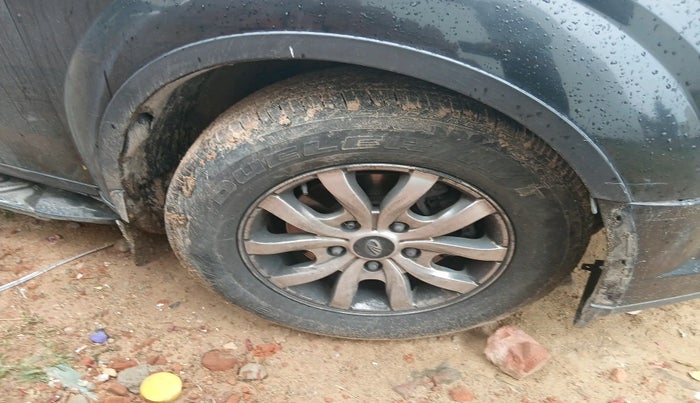 2016 Mahindra XUV500 W10 AT, Diesel, Automatic, 1,22,999 km, tyre