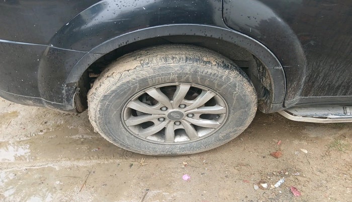 2016 Mahindra XUV500 W10 AT, Diesel, Automatic, 1,22,999 km, tyre