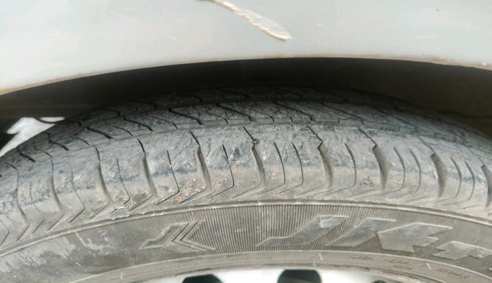 2012 Hyundai Eon ERA +, Petrol, Manual, 75,057 km, tyre