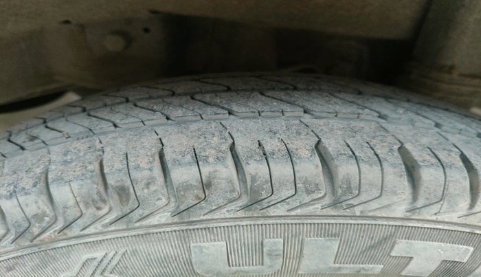 2012 Hyundai Eon ERA +, Petrol, Manual, 75,057 km, tyre