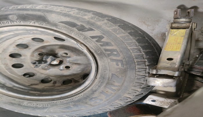 2012 Hyundai Eon ERA +, Petrol, Manual, 75,057 km, tyre