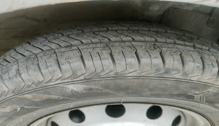 2012 Hyundai Eon ERA +, Petrol, Manual, 75,057 km, tyre