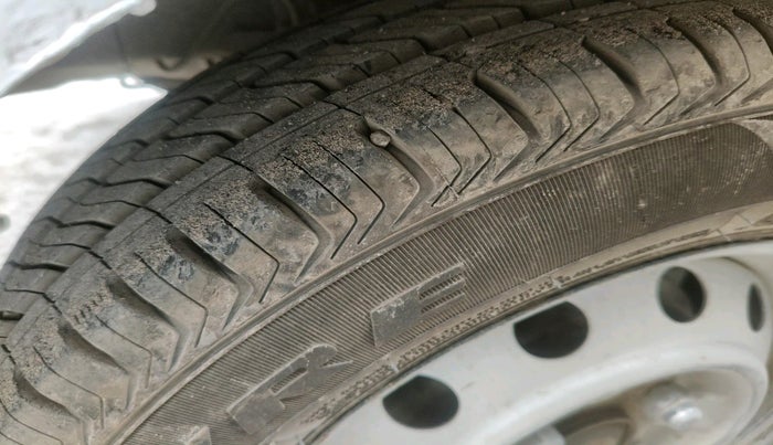 2012 Hyundai Eon ERA +, Petrol, Manual, 75,057 km, tyre