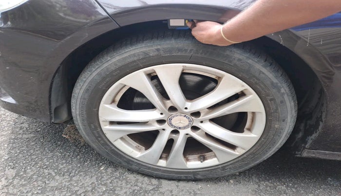 2012 Mercedes Benz E Class E 350 CDI ELEGANCE, Diesel, Automatic, 1,60,131 km, tyre