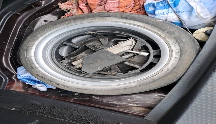 2012 Mercedes Benz E Class E 350 CDI ELEGANCE, Diesel, Automatic, 1,60,131 km, tyre