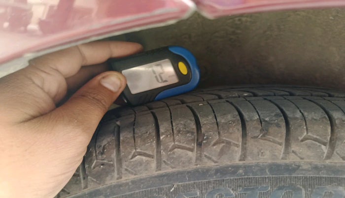 2014 Hyundai i10 SPORTZ 1.1, Petrol, Manual, 50,561 km, tyre