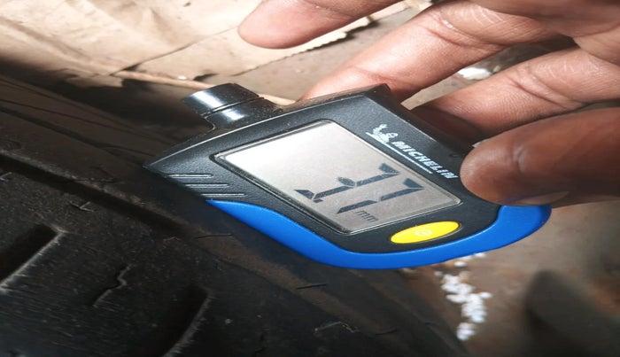 2010 Maruti Swift Dzire LXI, Petrol, Manual, 52,908 km, tyre