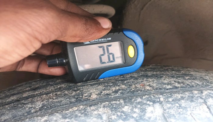 2010 Maruti Swift Dzire LXI, Petrol, Manual, 52,908 km, tyre