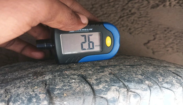 2010 Maruti Swift Dzire LXI, Petrol, Manual, 52,908 km, tyre