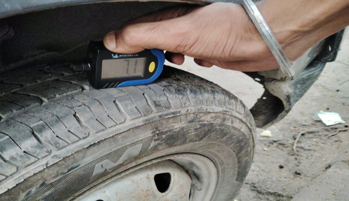 2015 Maruti Eeco 7 STR, Petrol, Manual, 47,559 km, tyre