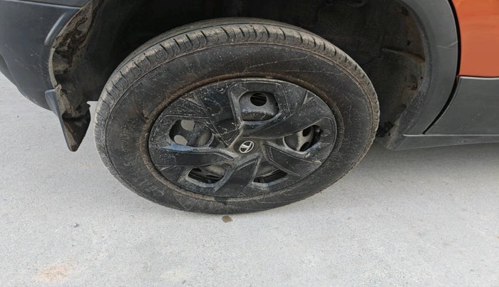 2023 Tata PUNCH ADVENTURE AMT, Petrol, Automatic, 6,327 km, tyre