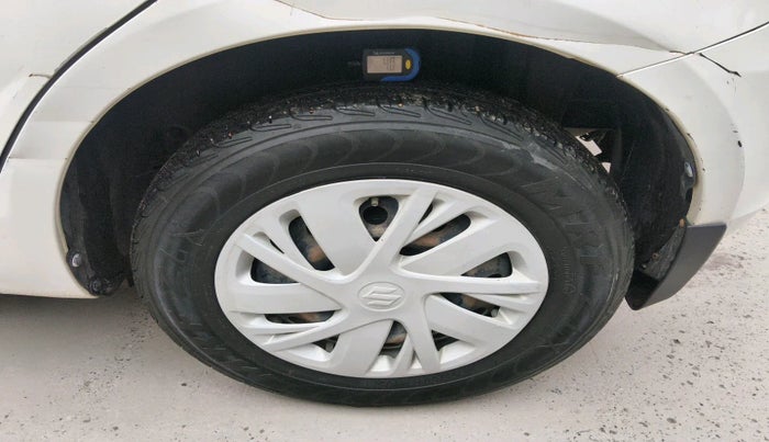 2016 Maruti Swift VXI, Petrol, Manual, 1,08,396 km, tyre