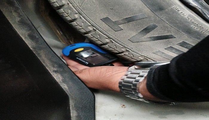 2016 Maruti Swift VXI, Petrol, Manual, 1,08,396 km, tyre