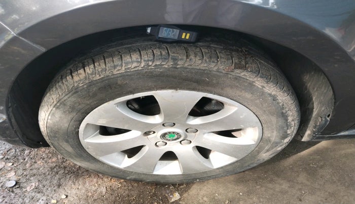 2011 Skoda Superb ELEGANCE 2.0 TDI CR AT, Diesel, Automatic, 1,25,150 km, tyre