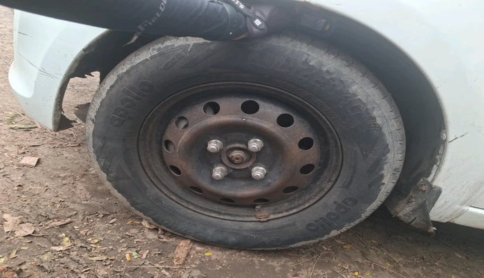 2013 Hyundai i10 MAGNA 1.2, Petrol, Manual, 98,649 km, tyre