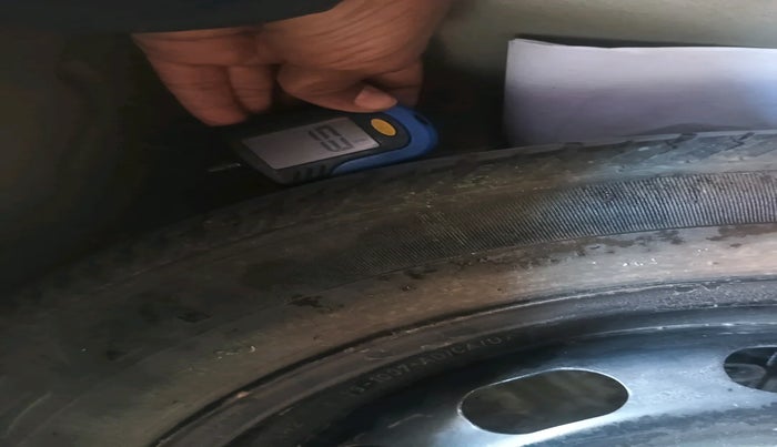 2012 Ford Figo ZXI 1.4 DIESEL, Diesel, Manual, 1,16,855 km, tyre