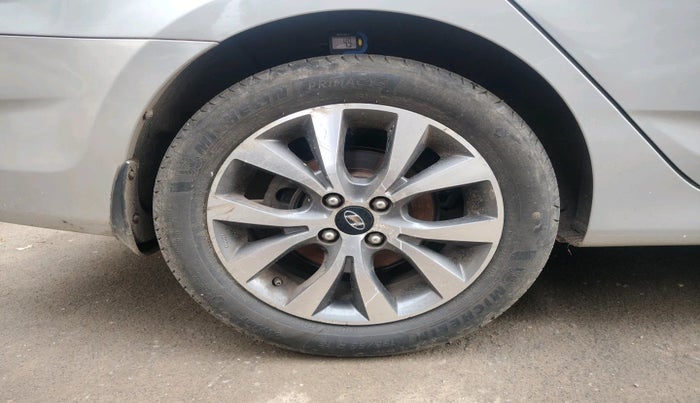 2015 Hyundai Verna FLUIDIC 1.6 CRDI S(O) 4S, Diesel, Manual, 98,609 km, tyre