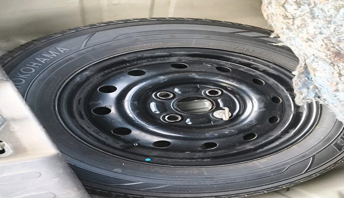 2011 Maruti A Star VXI (ABS) AT, Petrol, Automatic, 33,542 km, tyre