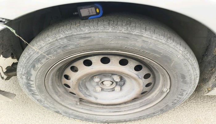 2017 Maruti Ciaz VXI, Petrol, Manual, 1,63,560 km, tyre