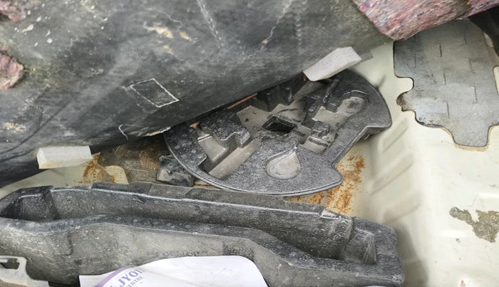 2017 Maruti Ciaz VXI, Petrol, Manual, 1,63,560 km, tyre