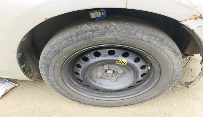 2017 Maruti Ciaz VXI, Petrol, Manual, 1,63,560 km, tyre