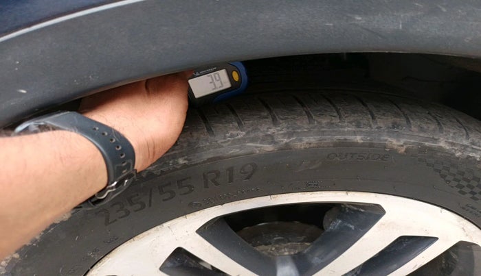 2017 Tata Hexa XTA 4X2 6 STR, Diesel, Automatic, 1,44,247 km, tyre