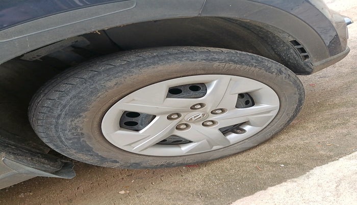 2020 Hyundai VENUE S 1.2, Petrol, Manual, 54,923 km, tyre