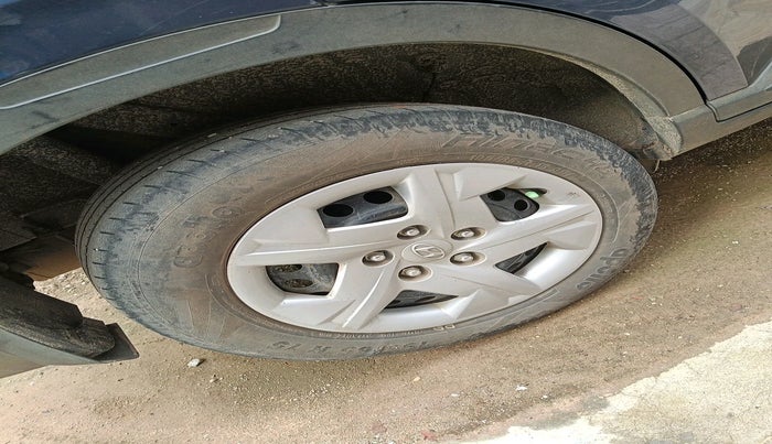 2020 Hyundai VENUE S 1.2, Petrol, Manual, 54,923 km, tyre