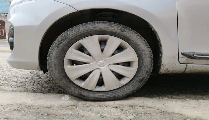 2017 Maruti Ertiga VXI, Petrol, Manual, 1,47,970 km, tyre