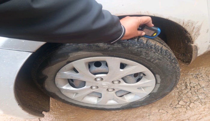 2016 Hyundai Grand i10 SPORTZ 1.1 CRDI, Diesel, Manual, 1,08,993 km, tyre