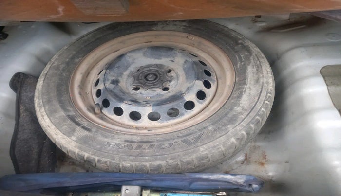 2016 Hyundai Grand i10 SPORTZ 1.1 CRDI, Diesel, Manual, 1,08,993 km, tyre