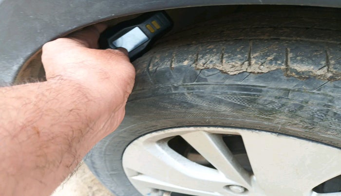 2015 Maruti S Cross ALPHA 1.3, Diesel, Manual, 1,58,671 km, tyre