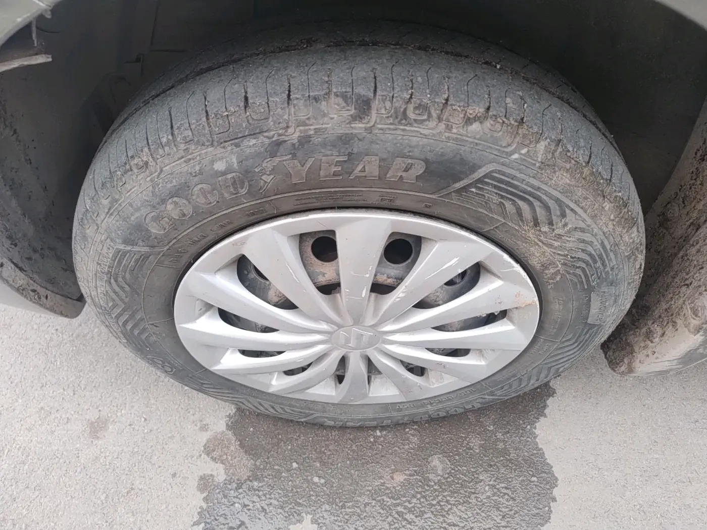 2016 Maruti Swift Dzire VXI, Petrol, Manual, 75,427 km, tyre
