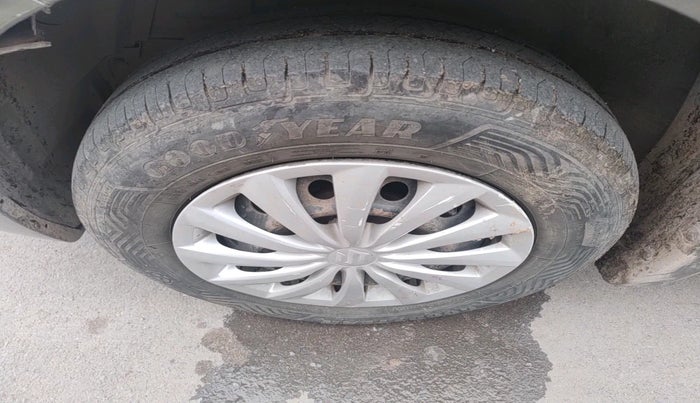 2016 Maruti Swift Dzire VXI, Petrol, Manual, 75,427 km, tyre