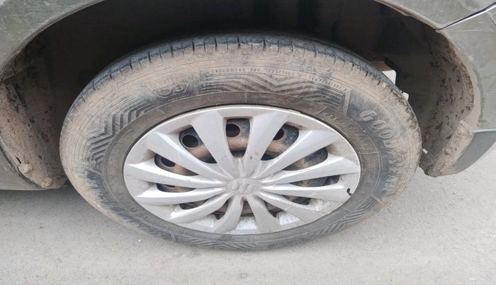 2016 Maruti Swift Dzire VXI, Petrol, Manual, 75,427 km, tyre