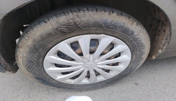 2016 Maruti Swift Dzire VXI, Petrol, Manual, 75,427 km, tyre