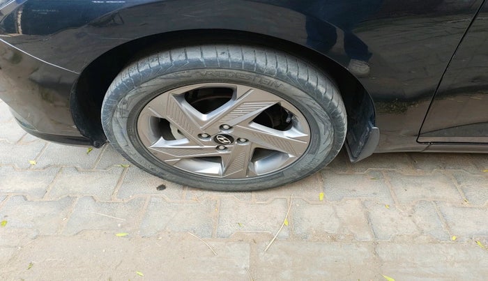 2022 Hyundai Verna SX 1.5 VTVT, Petrol, Manual, 99,557 km, tyre