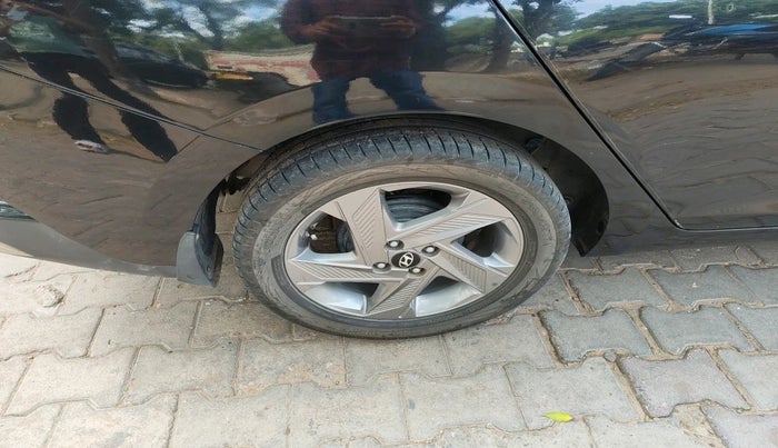 2022 Hyundai Verna SX 1.5 VTVT, Petrol, Manual, 99,557 km, tyre