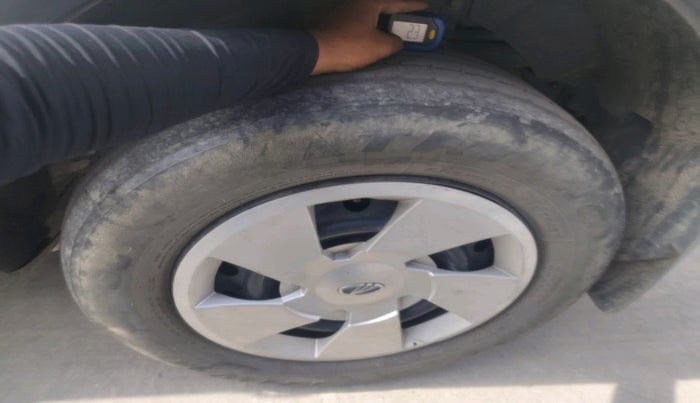 2015 Mahindra XUV500 W6, Diesel, Manual, 1,06,564 km, tyre