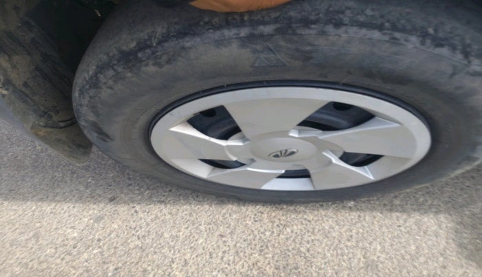 2015 Mahindra XUV500 W6, Diesel, Manual, 1,06,564 km, tyre