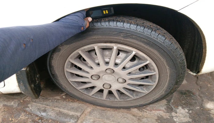 2017 Maruti Wagon R 1.0 LXI CNG, Petrol, Manual, 1,40,454 km, tyre