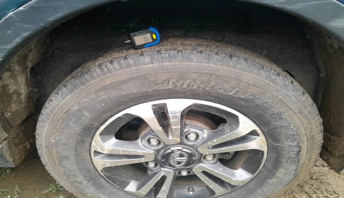 2017 Tata Hexa XM 4X2 7 STR, Diesel, Manual, 2,11,053 km, tyre