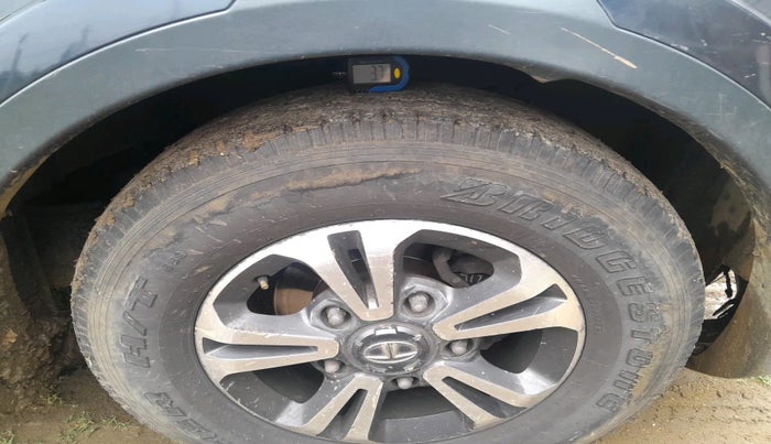 2017 Tata Hexa XM 4X2 7 STR, Diesel, Manual, 2,11,053 km, tyre