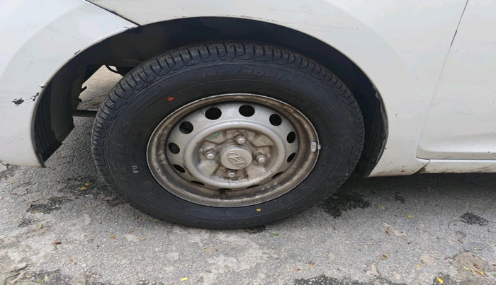 2014 Hyundai Eon ERA +, Petrol, Manual, 52,514 km, tyre