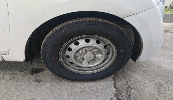 2014 Hyundai Eon ERA +, Petrol, Manual, 52,514 km, tyre