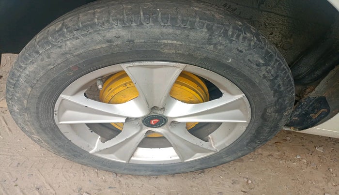 2017 Renault Lodgy 85 PS RXE 8 STR, Diesel, Manual, 1,43,821 km, tyre