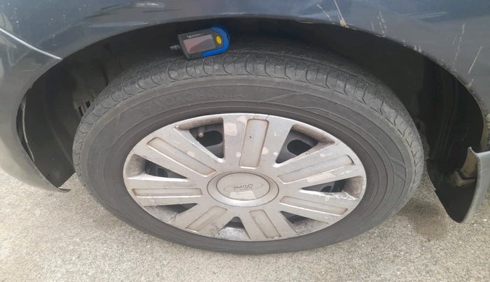 2011 Ford Figo TITANIUM 1.4 DIESEL, Diesel, Manual, 1,07,821 km, tyre