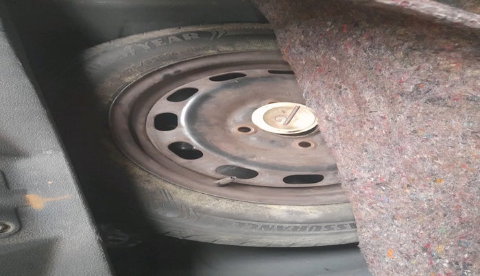 2011 Ford Figo TITANIUM 1.4 DIESEL, Diesel, Manual, 1,07,821 km, tyre