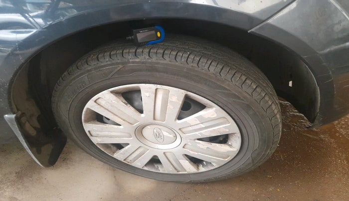 2011 Ford Figo TITANIUM 1.4 DIESEL, Diesel, Manual, 1,07,821 km, tyre