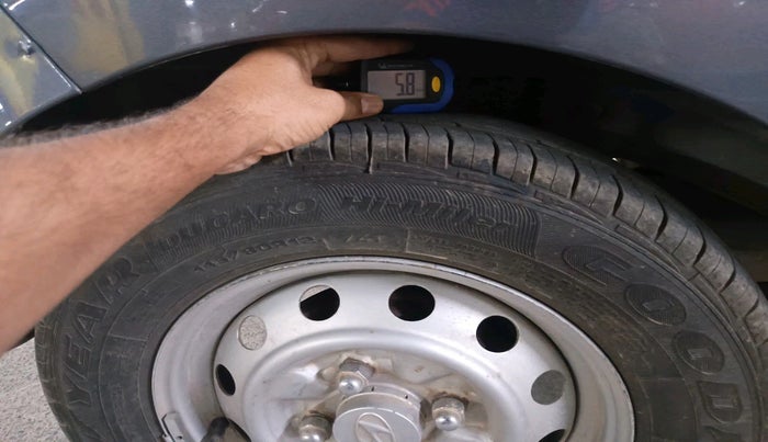 2015 Hyundai Eon ERA +, Petrol, Manual, 43,239 km, tyre